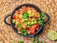 Рецепта Ориз по мексикански с пилешко месо, червен боб, царевица, чушки, домати и ароматни подправки